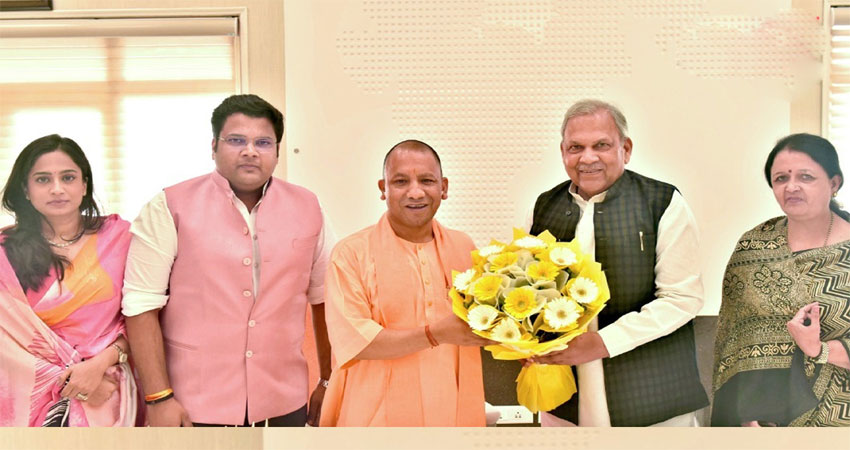 सपा सांसद सुखराम सिंह यादव ने की CM योगी से मुलाकात, BJP में जाने की अटकलें तेज सपा सांसद सुखराम सिंह यादव ने की CM योगी से मुलाकात, BJP में जाने की अटकलें तेज