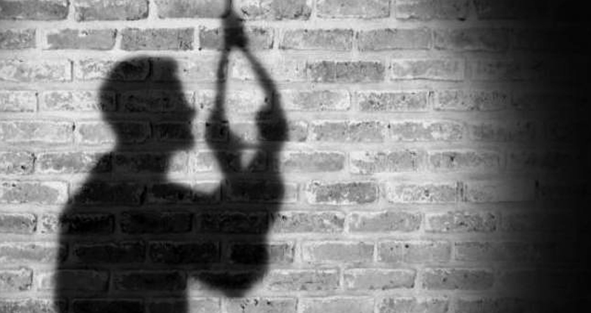 आत्महत्या करने से पहले व्यक्ति ने लिखा सुसाइड नोट, कहा- रेप की झूठी FIR से आहत हूं आत्महत्या करने से पहले व्यक्ति ने लिखा सुसाइड नोट, कहा- रेप की झूठी FIR से आहत हूं