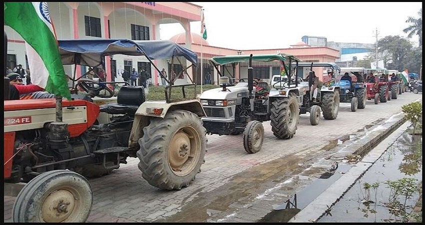 किसानों का समर्थन करते हुए सपा कार्यकर्ताओं ने निकाली ट्रैक्टर रैली, किसान एकता जिंदाबाद के लगे नारे किसानों का समर्थन करते हुए सपा कार्यकर्ताओं ने निकाली ट्रैक्टर रैली, किसान एकता जिंदाबाद के लगे नारे