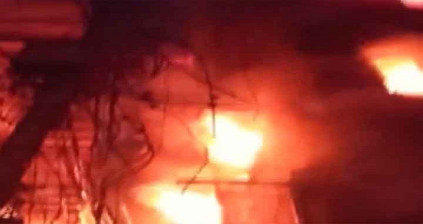 पश्चिम बंगाल में प्लास्टिक फैक्ट्री में विस्फोट, पांच लोगों की मौत, चार गंभीर रूप से घायल पश्चिम बंगाल में प्लास्टिक फैक्ट्री में विस्फोट, पांच लोगों की मौत, चार गंभीर रूप से घायल