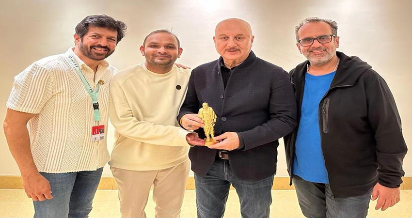 फिल्मेकर महावीर जैन ने अनुपम खेर की शानदार यात्रा और उंचाई की सफलता को किया सेलिब्रेट फिल्मेकर महावीर जैन ने अनुपम खेर की शानदार यात्रा और उंचाई की सफलता को किया सेलिब्रेट
