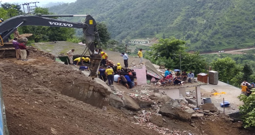 Uttarakhand: ऑल वेदर परियोजना का पुश्त भरभरा कर गिरा, दो युवतियों और एक युवक की मौत Uttarakhand: ऑल वेदर परियोजना का पुश्त भरभरा कर गिरा, दो युवतियों और एक युवक की मौत