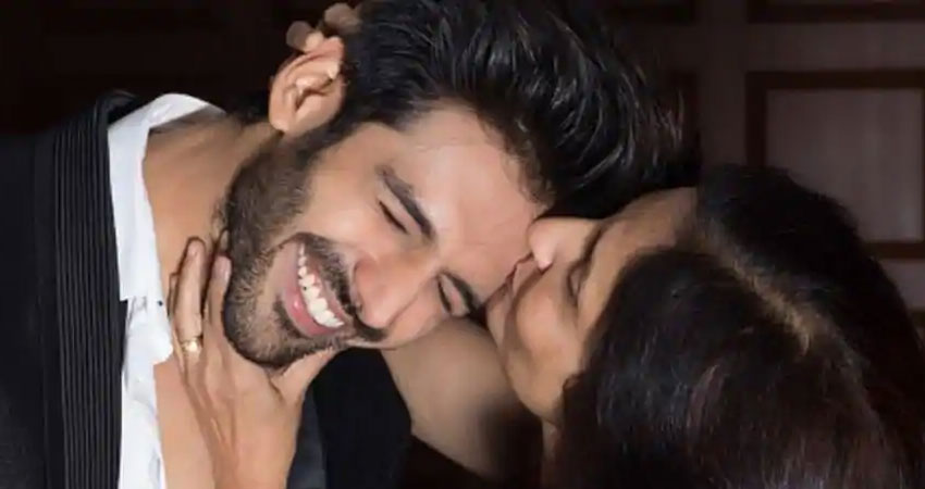 कार्तिक आर्यन और उनकी मां के बीच सोशल मीडिया पर दिखी मेजदार चैट कार्तिक आर्यन और उनकी मां के बीच सोशल मीडिया पर दिखी मेजदार चैट