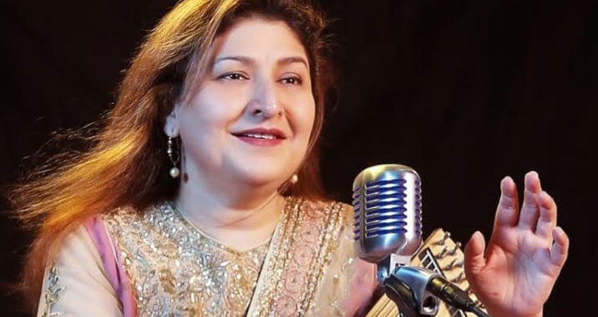 चंदना दीक्षित ने मूल ‘कुली नंबर 1’ के लिए ‘हुस्न है सुहाना’ गाना याद किया चंदना दीक्षित ने मूल ‘कुली नंबर 1’ के लिए ‘हुस्न है सुहाना’ गाना याद किया