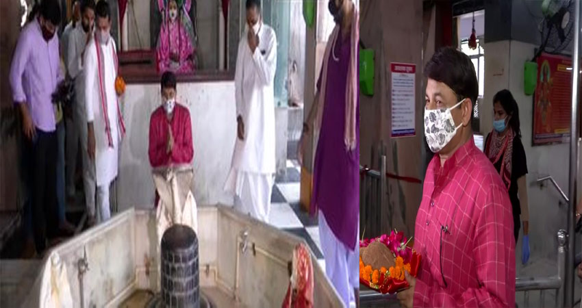 दिल्ली में खुले धार्मिक स्थल, सांसद मनोज तिवारी ने कनॉट प्लेस स्थित हनुमान मंदिर में किया दर्शन दिल्ली में खुले धार्मिक स्थल, सांसद मनोज तिवारी ने कनॉट प्लेस स्थित हनुमान मंदिर में किया दर्शन