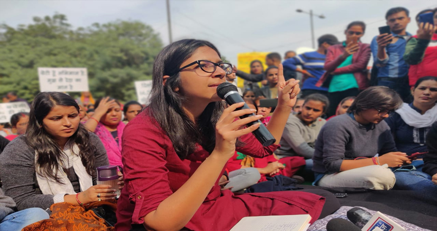 राजघाट पर उमड़े जन सैलाब से मालीवाल के हौंसले बुलंद, कहा- फांसी की मांग हो पूरी तभी... राजघाट पर उमड़े जन सैलाब से मालीवाल के हौंसले बुलंद, कहा- फांसी की मांग हो पूरी तभी...