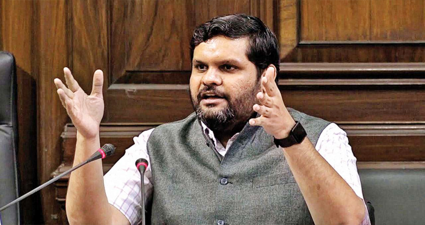 Moody''s के अनुमान के बाद कांग्रेस ने BJP सरकार पर लगाया आरोप, कही ये बात Moody''s के अनुमान के बाद कांग्रेस ने BJP सरकार पर लगाया आरोप, कही ये बात