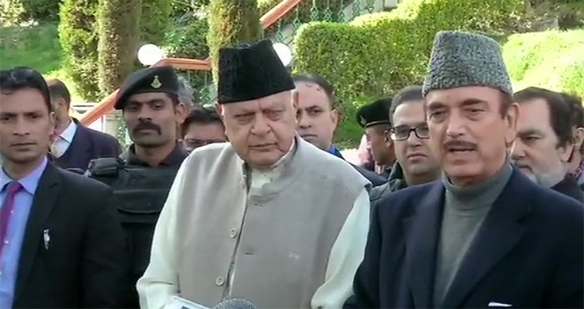 फारुख से मिलकर बोले आजाद- घाटी के लोगों का हुआ अपमान, सरकार बनाए पूर्ण राज्य फारुख से मिलकर बोले आजाद- घाटी के लोगों का हुआ अपमान, सरकार बनाए पूर्ण राज्य
