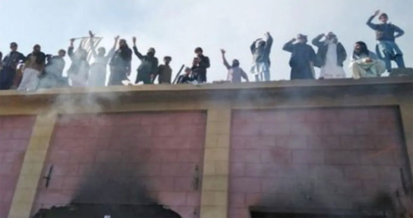 पाकिस्तानः मंदिर हमले में 45 और लोग हुए गिरफ्तार,एक्शन में महमूद खान सरकार पाकिस्तानः मंदिर हमले में 45 और लोग हुए गिरफ्तार,एक्शन में महमूद खान सरकार
