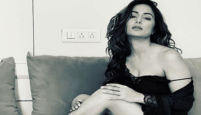 हिना खान ने Instagram पर शेयर की ऐसी तस्वीर, यूजर ने कहा- कर लो रहम थोड़ा सा... हिना खान ने Instagram पर शेयर की ऐसी तस्वीर, यूजर ने कहा- कर लो रहम थोड़ा सा...