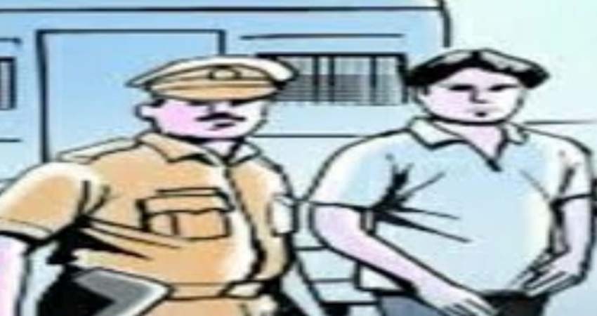 डॉक्टर को कार हटाने के लिये कहा तो कांस्टेबल की वर्दी फाड़ी डॉक्टर को कार हटाने के लिये कहा तो कांस्टेबल की वर्दी फाड़ी