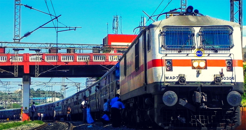 कोरोना कहर के बीच भारतीय रेलवे सतर्क, बोर्ड अध्यक्ष ने रुख किया साफ कोरोना कहर के बीच भारतीय रेलवे सतर्क, बोर्ड अध्यक्ष ने रुख किया साफ