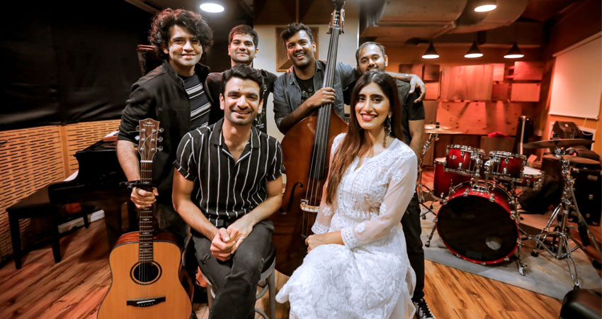 ''ढूंढती फीरां'' के लिए एक साथ आए ''द येलो डायरी'' बैंड और ''पॉप प्रिंसेस'' अकासा ''ढूंढती फीरां'' के लिए एक साथ आए ''द येलो डायरी'' बैंड और ''पॉप प्रिंसेस'' अकासा