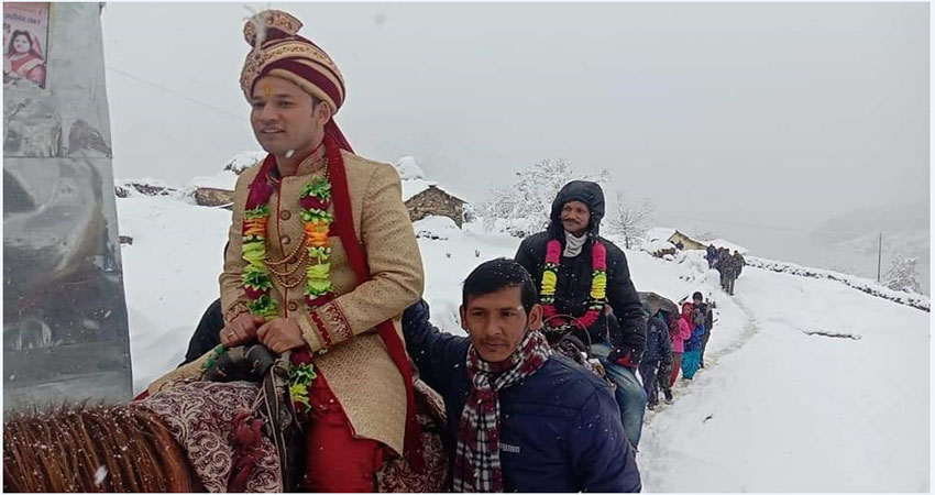 16 किमी बर्फ में चलकर दुल्हन लेने पहुंचा रामणी का राजेंद्र 16 किमी बर्फ में चलकर दुल्हन लेने पहुंचा रामणी का राजेंद्र