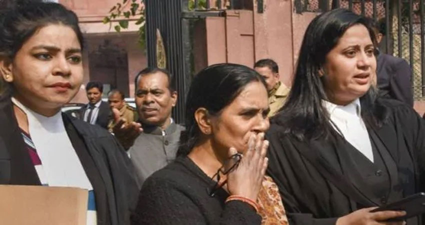 निर्भया केस की जज भानुमति कोर्ट में हुईं बेहोश, सोमवार को होगी अगली सुनवाई निर्भया केस की जज भानुमति कोर्ट में हुईं बेहोश, सोमवार को होगी अगली सुनवाई