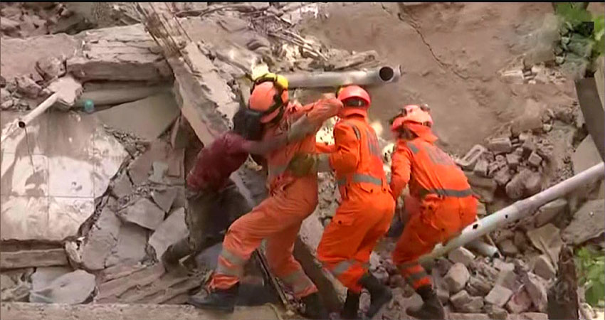दिल्ली में बिल्डिंग गिरी, 5 लोगों के फंसे होने की आशंका, NDRF की टीम मौके पर दिल्ली में बिल्डिंग गिरी, 5 लोगों के फंसे होने की आशंका, NDRF की टीम मौके पर