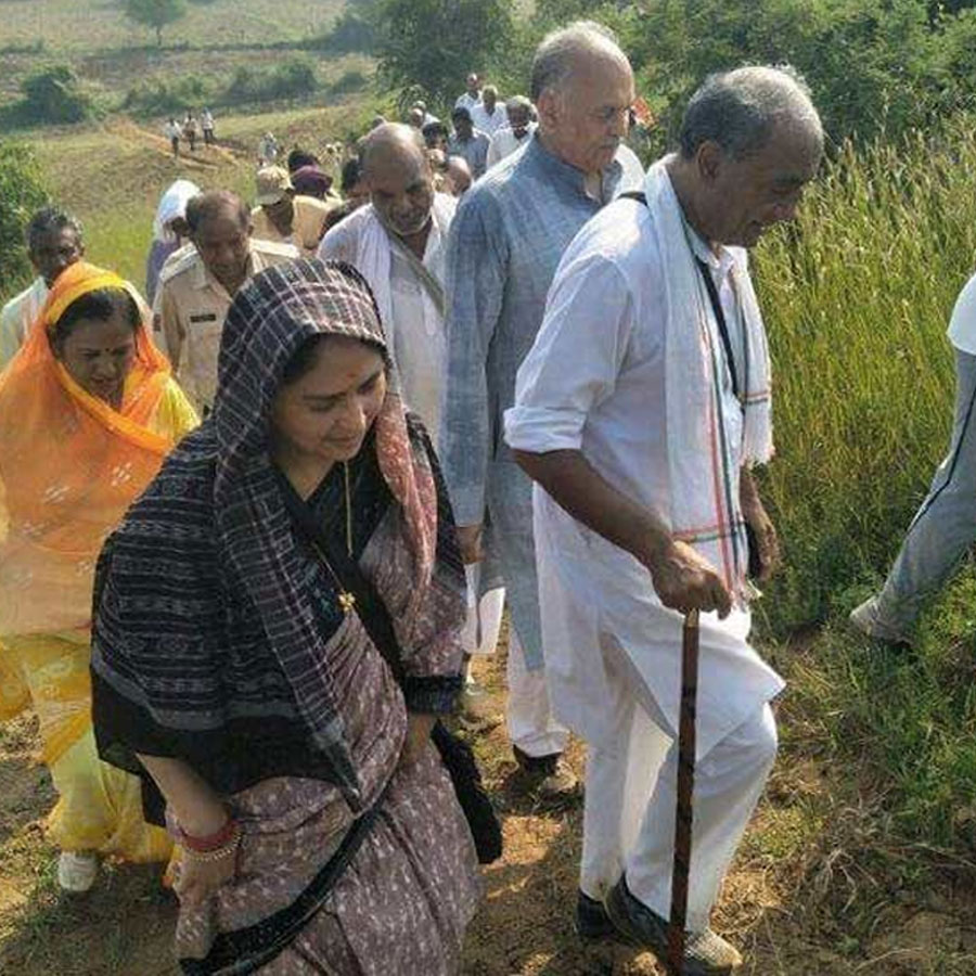 नर्मदा परिक्रमा पर चल रहे कांग्रेसी नेता दिग्विजय सिंह ने दी 2G फैसले पर सधी हुई प्रतिक्रिया नर्मदा परिक्रमा पर चल रहे कांग्रेसी नेता दिग्विजय सिंह ने दी 2G फैसले पर सधी हुई प्रतिक्रिया