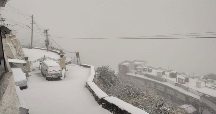 उत्तराखंड में जमकर हुई बर्फबारी, मसूरी में दो साल बाद बर्फबारी उत्तराखंड में जमकर हुई बर्फबारी, मसूरी में दो साल बाद बर्फबारी
