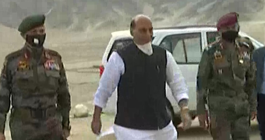 राजनाथ बोले- लद्दाख में तनाव के बीच संप्रभुता की रक्षा के लिए मुस्तैद हैं सशस्त्र बल राजनाथ बोले- लद्दाख में तनाव के बीच संप्रभुता की रक्षा के लिए मुस्तैद हैं सशस्त्र बल