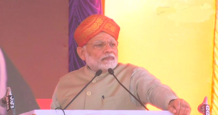 कर्नाटक: हमसफर एक्सप्रेस को PM ने दिखाई हरी झंडी, बोले- विकास को मिलेगी गति कर्नाटक: हमसफर एक्सप्रेस को PM ने दिखाई हरी झंडी, बोले- विकास को मिलेगी गति