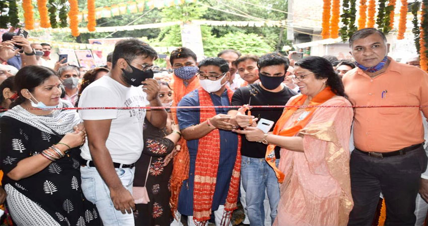 गौतम गंभीर एक रूपए में खिलाएंगे भरपेट खाना, शुरू की ईस्ट विनोद नगर में जन रसोई गौतम गंभीर एक रूपए में खिलाएंगे भरपेट खाना, शुरू की ईस्ट विनोद नगर में जन रसोई