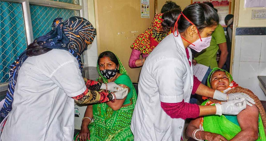 जानें 50 साल से ज्यादा उम्र के लोगों को कब लगेगा वैक्सीन, AIIMS डायरेक्टर ने किया खुलासा जानें 50 साल से ज्यादा उम्र के लोगों को कब लगेगा वैक्सीन, AIIMS डायरेक्टर ने किया खुलासा