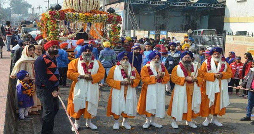 गुरु गोबिंद सिंह के प्रकाश पर्व को समर्पित नगर कीर्तन सजाया गुरु गोबिंद सिंह के प्रकाश पर्व को समर्पित नगर कीर्तन सजाया