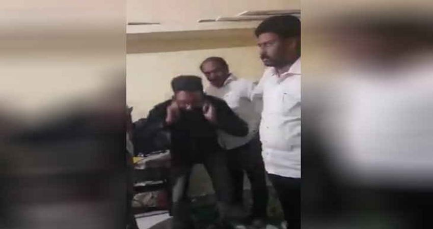 युवक ने की राज ठाकरे की आलोचना, मनसे कार्यकर्ताओं ने करवाई उठक-बैठक युवक ने की राज ठाकरे की आलोचना, मनसे कार्यकर्ताओं ने करवाई उठक-बैठक