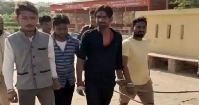 मथुराः अब ईदगाह मस्जिद में पढ़ा हनुमान चालीसा, चार युवक गिरफ्तार मथुराः अब ईदगाह मस्जिद में पढ़ा हनुमान चालीसा, चार युवक गिरफ्तार
