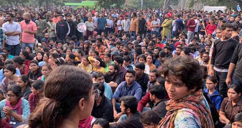 हाई कोर्ट ने छात्रावास बकाया चुकाने तक प्रवेश नहीं देने पर JNU से किया जवाब तलब हाई कोर्ट ने छात्रावास बकाया चुकाने तक प्रवेश नहीं देने पर JNU से किया जवाब तलब