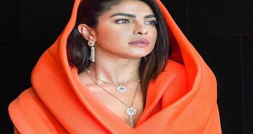 प्रियंका चोपड़ा Bulgari के नए Ad में डेब्यू करते हुए शानदार लग रही हैं प्रियंका चोपड़ा Bulgari के नए Ad में डेब्यू करते हुए शानदार लग रही हैं