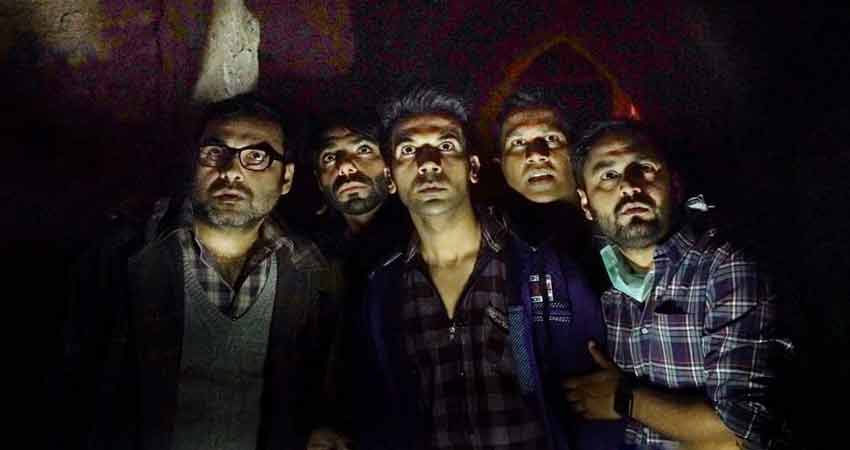 मुंबई की बसों में भी ''स्त्री'' बिखेर रही है जलवा, देखें खास Pic मुंबई की बसों में भी ''स्त्री'' बिखेर रही है जलवा, देखें खास Pic