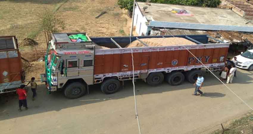 उधमपुर में 600 किलोग्राम खस खस का डंठल बरामद, एक गिरफ्तार उधमपुर में 600 किलोग्राम खस खस का डंठल बरामद, एक गिरफ्तार