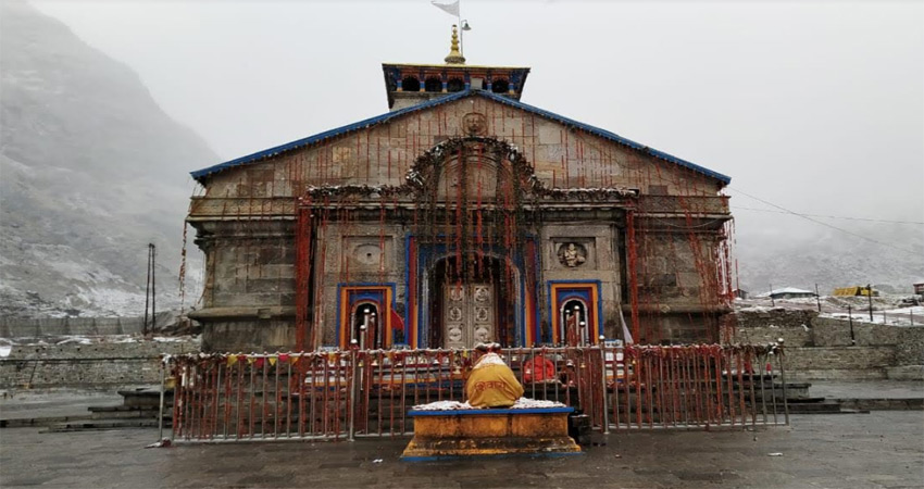 उत्तराखंड: बदरी-केदारनाथ में बर्फबारी, ठंड का प्रकोप बढ़ा उत्तराखंड: बदरी-केदारनाथ में बर्फबारी, ठंड का प्रकोप बढ़ा
