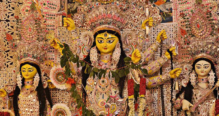 यूं करें अष्टमी पर महागौरी का पूजन, जानिए क्या है कथा? यूं करें अष्टमी पर महागौरी का पूजन, जानिए क्या है कथा?