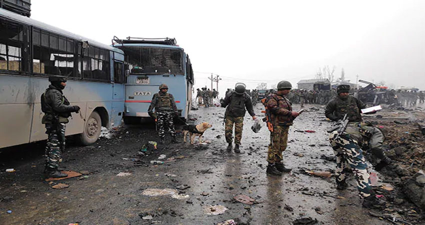 कश्मीरः LoC के पास हुआ IED बम ब्लास्ट, 1 जवान शहीद, 2 अन्य घायल कश्मीरः LoC के पास हुआ IED बम ब्लास्ट, 1 जवान शहीद, 2 अन्य घायल