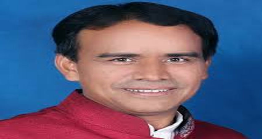 पत्थर गिरने से बाल बाल बचे उच्च शिक्षामंत्री धन सिंह रावत दो विधायक पत्थर गिरने से बाल बाल बचे उच्च शिक्षामंत्री धन सिंह रावत दो विधायक