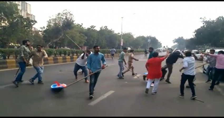 JNU Violence: गुजरात में ABVP व NSUI सदस्यों के बीच झड़प, 10 से अधिक घायल JNU Violence: गुजरात में ABVP व NSUI सदस्यों के बीच झड़प, 10 से अधिक घायल
