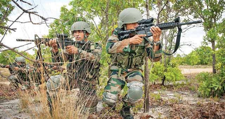 जम्मू-कश्मीर के बारामूला में बड़ा आतंकी हमला, सीआरपीएफ के 2 जवान शहीद, 3 सुरक्षाकर्मी हुए घायल जम्मू-कश्मीर के बारामूला में बड़ा आतंकी हमला, सीआरपीएफ के 2 जवान शहीद, 3 सुरक्षाकर्मी हुए घायल