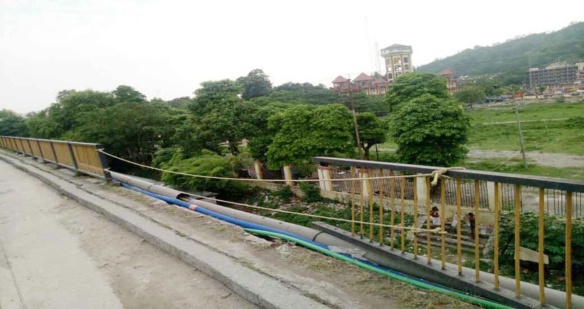 हरिद्वार में टूटी पुल की रेलिंग बन सकती है बड़े हादसे का सबब हरिद्वार में टूटी पुल की रेलिंग बन सकती है बड़े हादसे का सबब