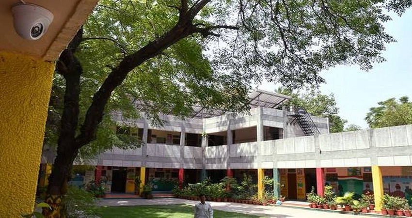 Lockdown: SDMC ने जरूरतमंदो के लिये अपने 91 स्कूलों में की रहने व खाने की व्यवस्था Lockdown: SDMC ने जरूरतमंदो के लिये अपने 91 स्कूलों में की रहने व खाने की व्यवस्था