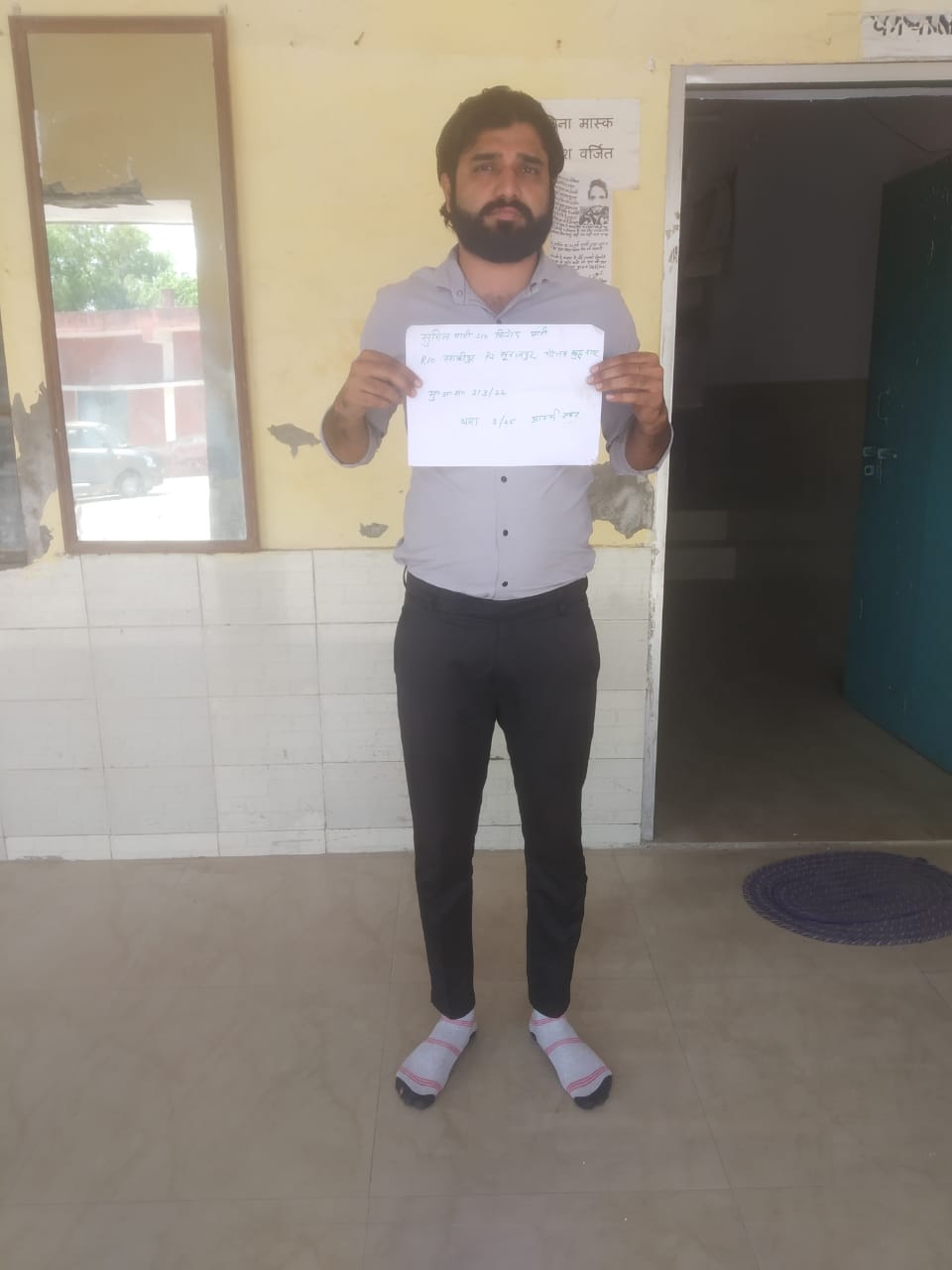 तमंचे के बल पर युवक से 80 हजार रुपए लूटने वाला आरोपी गिरफ्तार तमंचे के बल पर युवक से 80 हजार रुपए लूटने वाला आरोपी गिरफ्तार