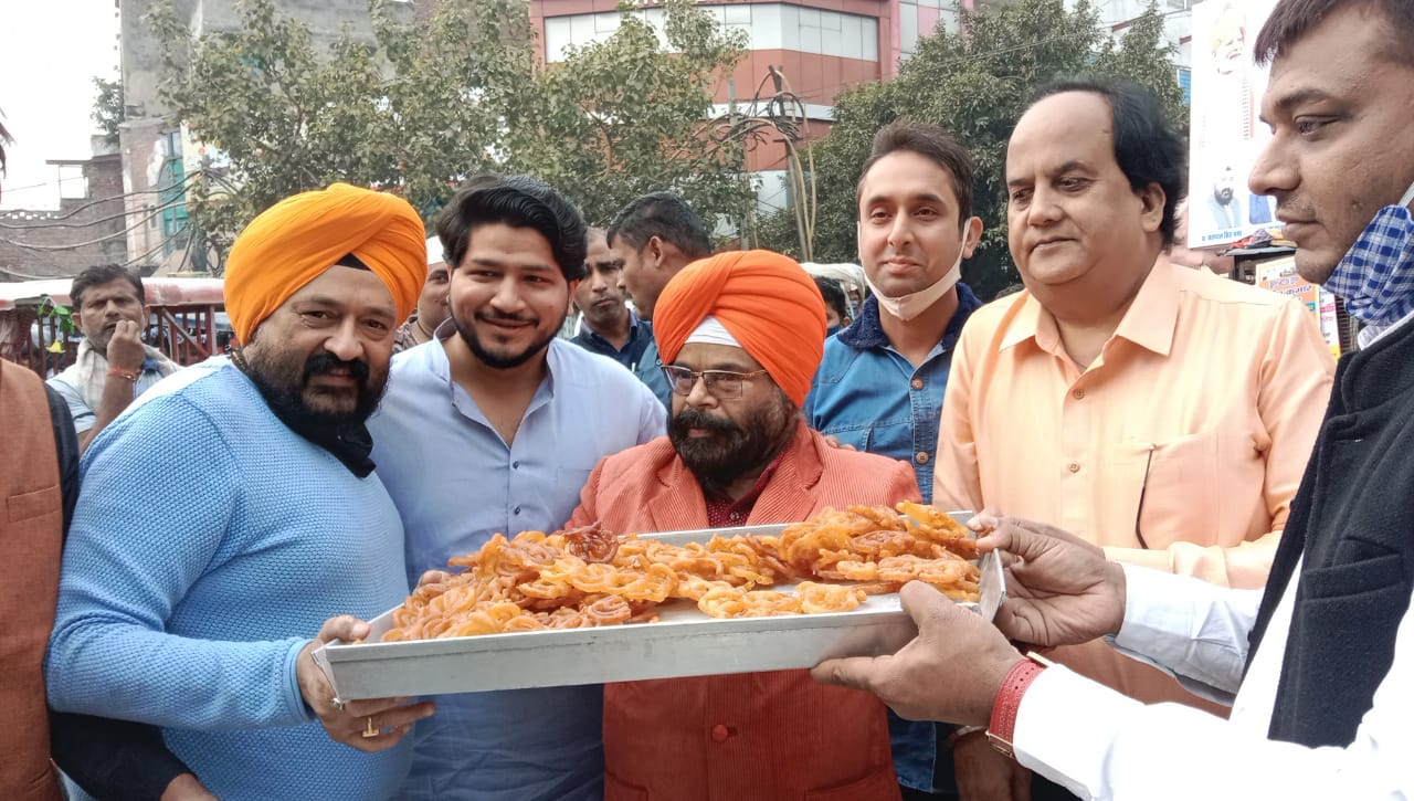 साल भर से ठप काम धंधे, 20 हजार करोड़ से अधिक की चपत, मुआवजे की मांग साल भर से ठप काम धंधे, 20 हजार करोड़ से अधिक की चपत, मुआवजे की मांग
