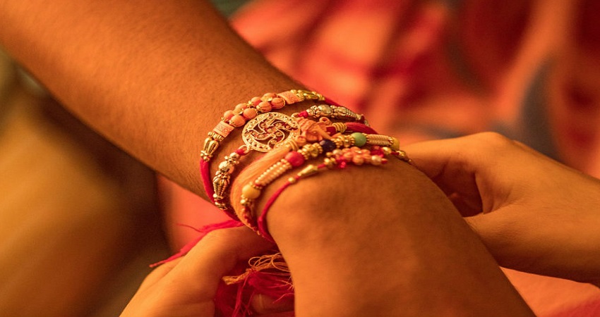 इस रक्षाबंधन होगा चीन का बहिष्कार, भाई की कलाई में दिखेगी Made in India राखी इस रक्षाबंधन होगा चीन का बहिष्कार, भाई की कलाई में दिखेगी Made in India राखी