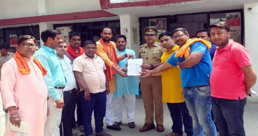 काली फिल्ममेकर लीना के खिलाफ गाजियाबाद में आक्रोश, अब तक 3 FIR काली फिल्ममेकर लीना के खिलाफ गाजियाबाद में आक्रोश, अब तक 3 FIR