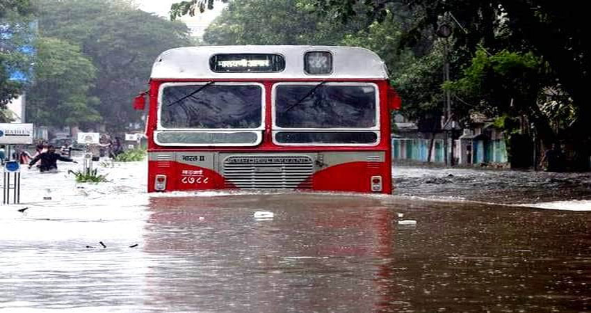 मुंबई में मूसलाधार बारिश ने खोली भाजपा सरकार की पोल, 4 लोगों ने गंवाई जान मुंबई में मूसलाधार बारिश ने खोली भाजपा सरकार की पोल, 4 लोगों ने गंवाई जान