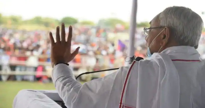 ऐश्वर्या के बहाने तेजस्वी पर नीतीश का जोरदार हमला, कहा- महिलाओं को नहीं मिलता सम्मान ऐश्वर्या के बहाने तेजस्वी पर नीतीश का जोरदार हमला, कहा- महिलाओं को नहीं मिलता सम्मान