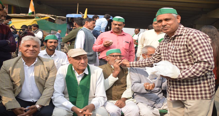 किसान आंदोलन के एक साल पूरा होने पर गाजीपुर बॉर्डर पर बढेगी सरगर्मी, बड़ी संख्या में किसानों के जुटन किसान आंदोलन के एक साल पूरा होने पर गाजीपुर बॉर्डर पर बढेगी सरगर्मी, बड़ी संख्या में किसानों के जुटन
