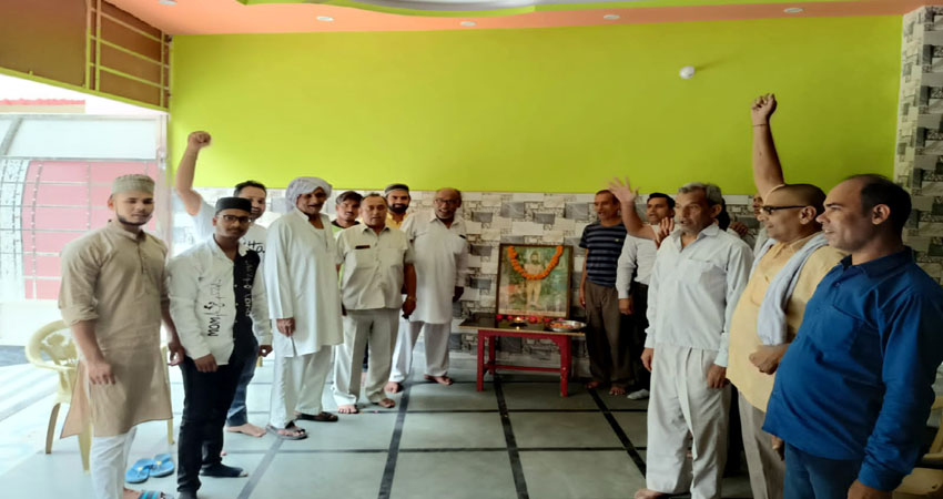 परशुराम जयंती पर टूटी मजहब की दीवारें, हिंदू-मुस्लिमों ने पेश की अनूठी मिसाल, मिलकर मनाया पर्व परशुराम जयंती पर टूटी मजहब की दीवारें, हिंदू-मुस्लिमों ने पेश की अनूठी मिसाल, मिलकर मनाया पर्व