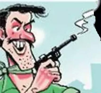 दारोगा की सरकारी पिस्टल के साथ दोस्त ने दिखाई टशन, जानिए फिर क्या हुआ दारोगा की सरकारी पिस्टल के साथ दोस्त ने दिखाई टशन, जानिए फिर क्या हुआ